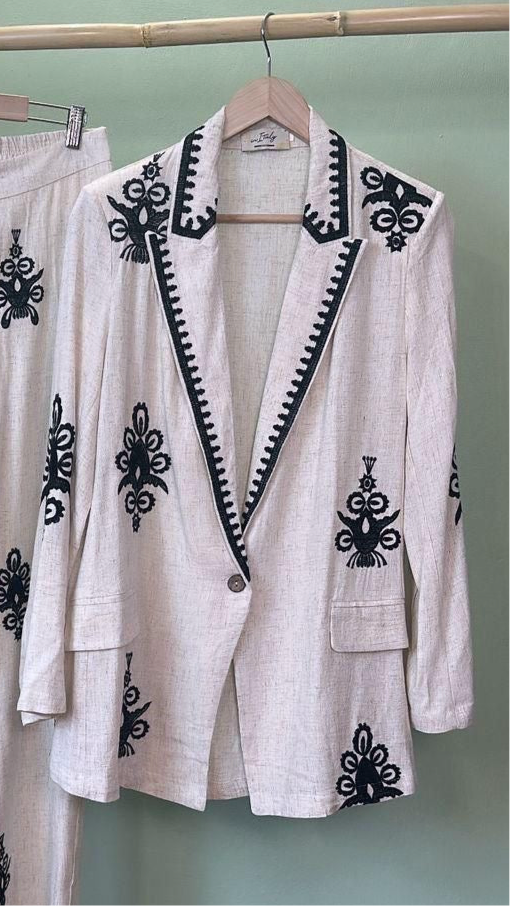 Embroidered oversized Blazer *ONLY*