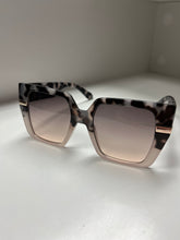Load image into Gallery viewer, Sunglasses

