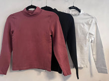 Load image into Gallery viewer, Travel Basic Top
