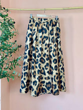 Load image into Gallery viewer, Cheetah Print Midi Skirt
