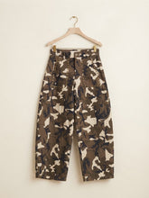 Load image into Gallery viewer, Military Barrel Pants
